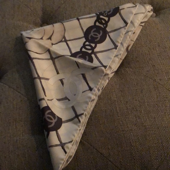 LAST CHANCE TO BUY…CHANEL CC Logo Silk Cameilla Scarf Ivory - Picture 5 of 6